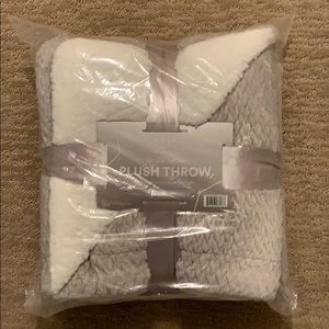 Ulta Plush Throw